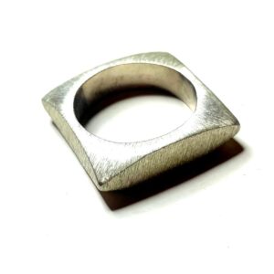 Anillo plata oxidada cuadrado