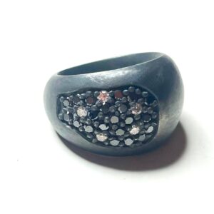 Plata oxidada con diamantes negros y blancos